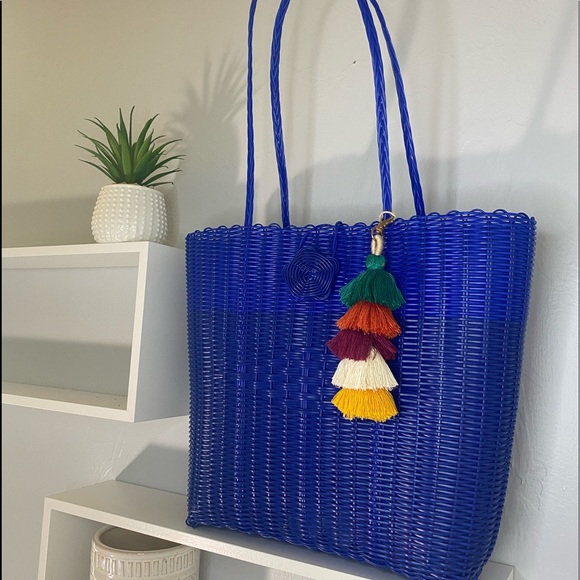 Plastic Woven summer tote bags handmade, brand new with tassels - Picture 2 of 5
